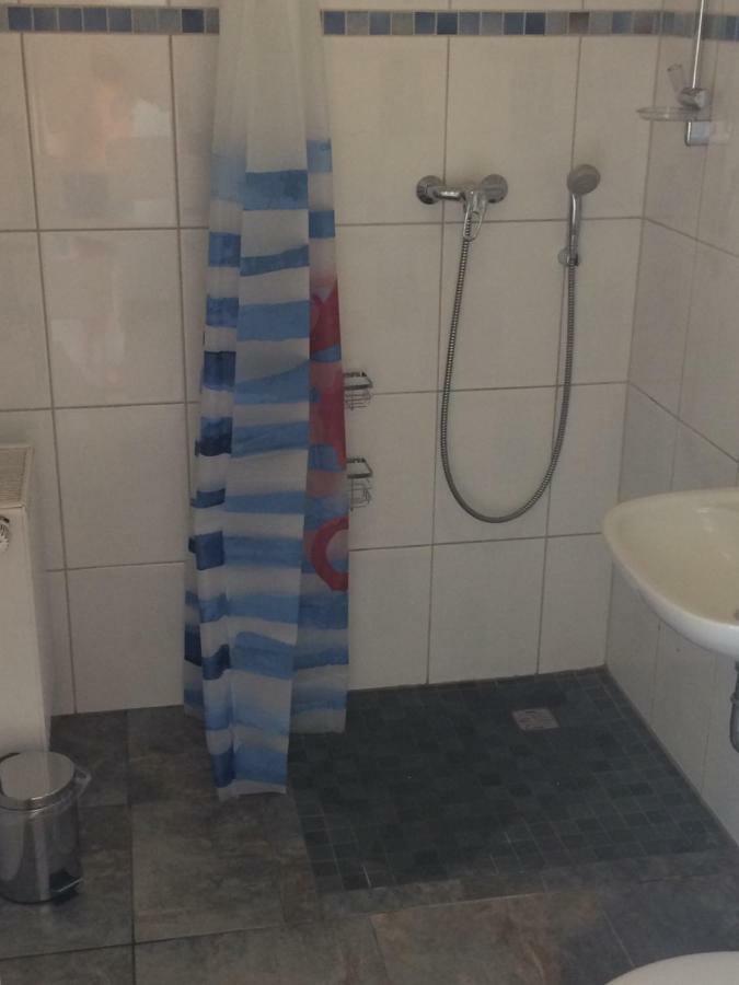 „Luettje Nuest“ Apartment Емден Екстериор снимка
