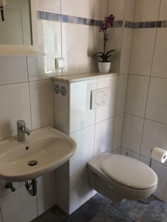 „Luettje Nuest“ Apartment Емден Екстериор снимка